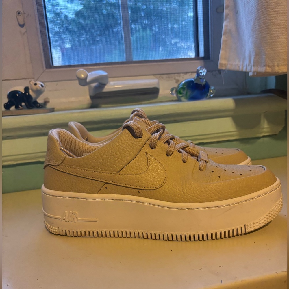Beige platform Nike Air Force’s